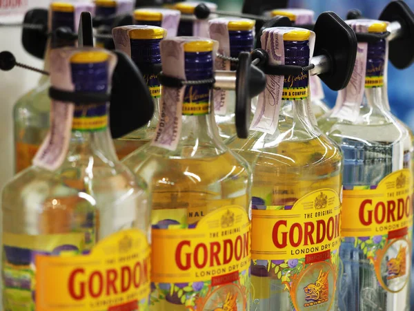 Flessen Van Gordon London Dry Gin Winkel — Stockfoto