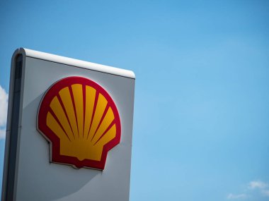  Hollanda Kraliyet Logosu Mavi gökyüzüne karşı