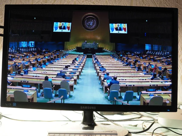 キルギス共和国のソロンバイ チェエンベコフ大統領は コンピュータ モニターで見られる国連総会中に語った 国連は Covid 19パンデミックの間の第75回総会のバーチャルミーティングを開催します — ストック写真