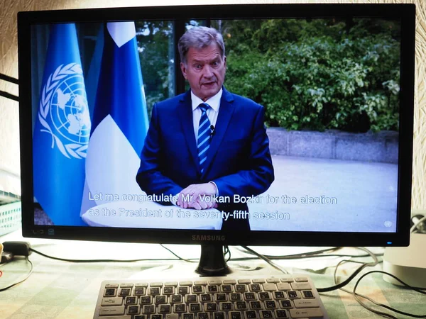 Finlands President Sauli Niinisto Talar Generalförsamling Datorskärm Håller Virtuellt Möte — Stockfoto