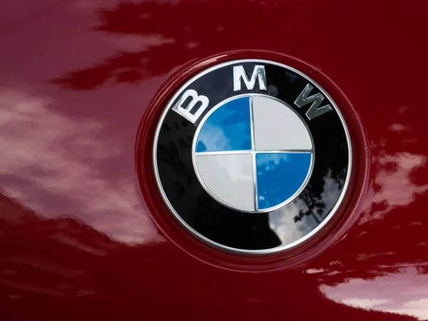 Kiev Ukraina September 2020 Redaktionell Illustration Bmw Logotyp Huven Röd — Stockfoto