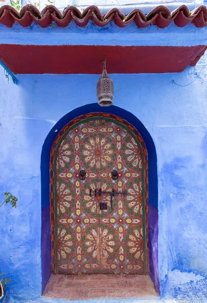 Geleneksel Süslü Renk Kapı Chefchaouen Morocco Medine Içinde Sokakta — Stok fotoğraf