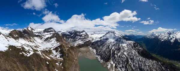 Letecký Pohled Lago Ritom Mezi Zasněženými Horami Jaře Švýcarsko Alpy — Stock fotografie