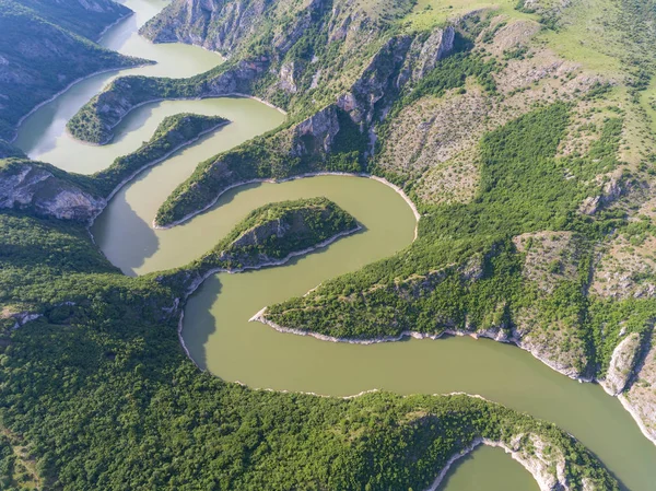 Αεροφωτογραφία Του Μαιάνδρους Στο Rocky Ποταμού Uvac Φαράγγι Ηλιόλουστη Ημέρα — Φωτογραφία Αρχείου