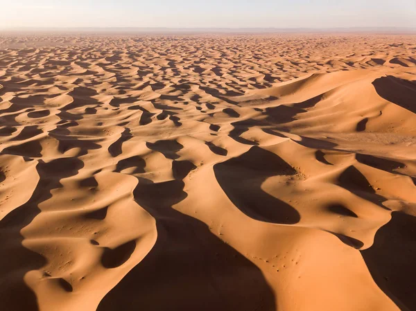 Schöne Luftlandschaft Mit Großen Sanddünen Der Sahara Wüste Bei Sonnenaufgang — Stockfoto