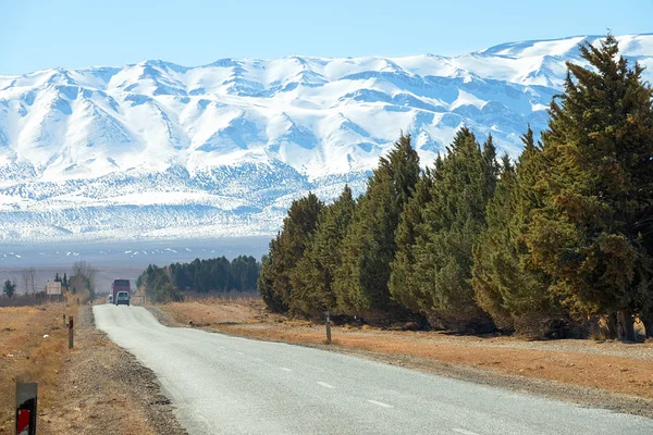 Strada Che Conduce Alle Montagne Innevate Dell Atlante Marocco Africa — Foto Stock