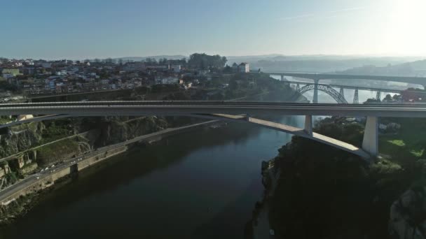 Voando sobre pontes e rio Douro no Porto — Vídeo de Stock