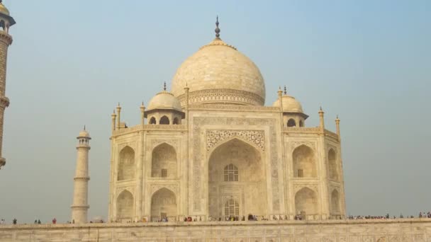 Berühmtes Mausoleum taj mahal in agra, indien — Stockvideo