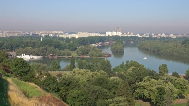 Bělehradská pevnost, Park Kalemegdan, Sava Dunaj — Stock video