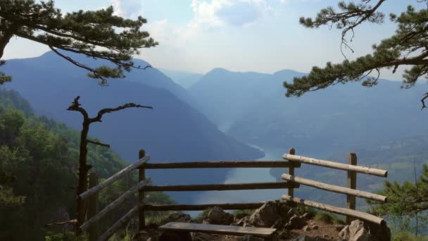 Banjska Stena Lines rock na řece Tara Mountain Drina — Stock video