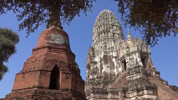 Temple Wat Ratchaburana w: Ayuthaya Park — Wideo stockowe