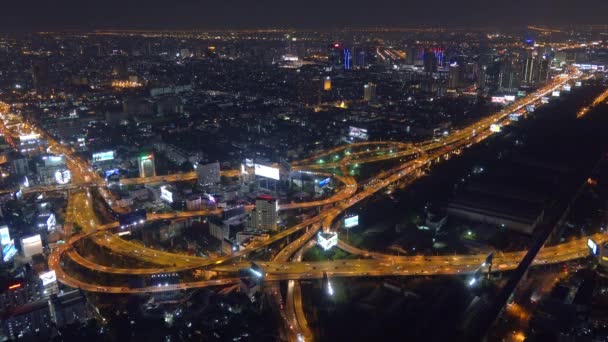 Вид с воздуха на освещенный Бангкок ночью — стоковое видео