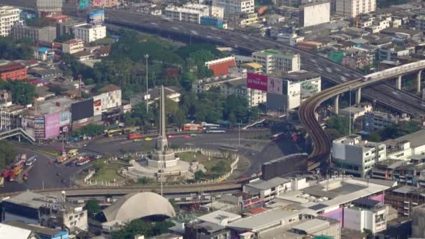 Vue de dessus sur Bangkok avec des routes et des gratte-ciel — Video