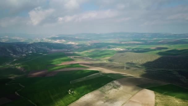 Antena de campos agrícolas montañosos en Marruecos — Vídeos de Stock