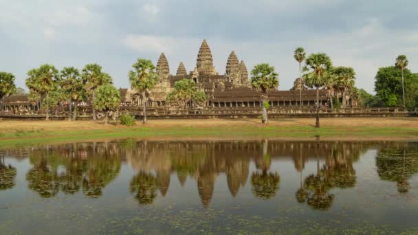 Храм Ангкор Ват в Камбодже, время истекло — стоковое видео
