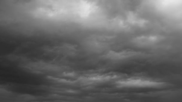 Μαύρα σύννεφα καταιγίδα κινούνται γρήγορα, timelapse 4k — Αρχείο Βίντεο