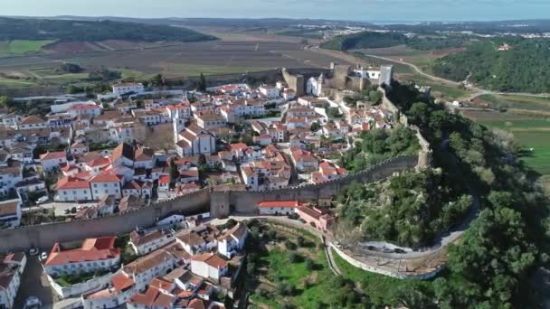 Légi-körül kilátás a középkori város Obidos — Stock videók