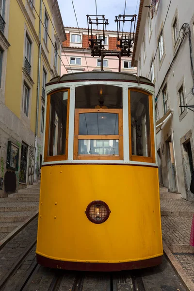 Hiss da Bica i Lissabon Portugal — Stockfoto