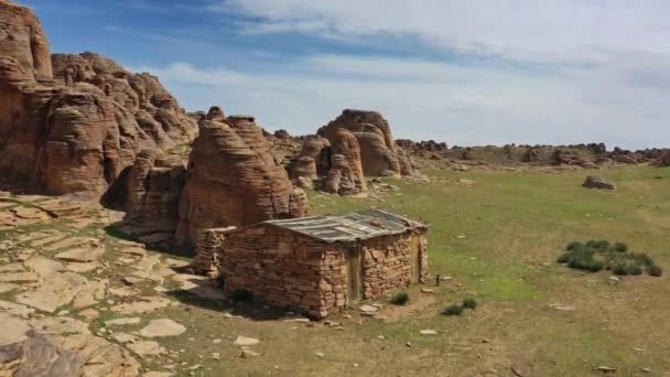 Formazioni rocciose e pietre impilate in Mongolia — Video Stock