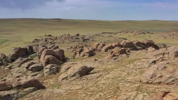 Rock formations and stacked stones in Mongolia — Stock Video