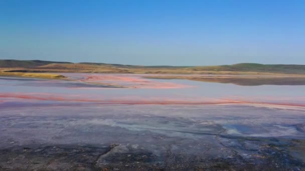 Vista aérea do lago rosa na Crimeia — Vídeo de Stock