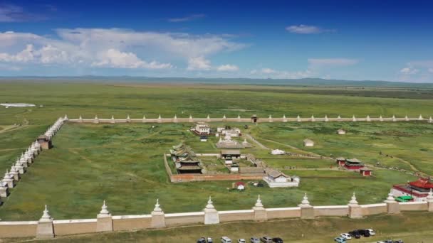 Luchtfoto van het Kharkhorin Erdene Zuu klooster — Stockvideo