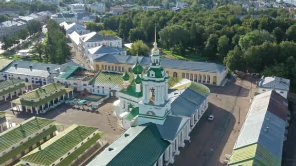 Aerial view of ancient Gostiny Dvor in Kostroma — Stock Video