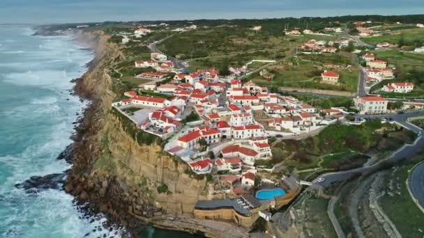 Flygfoto av kuststaden Azenhas do Mar i Portugal — Stockvideo