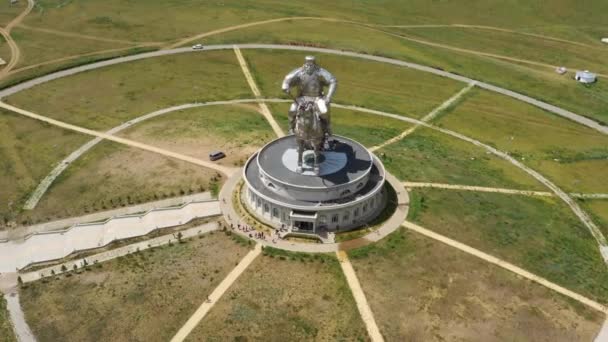 Statue des Dschingis Khan in der Mongolei — Stockvideo