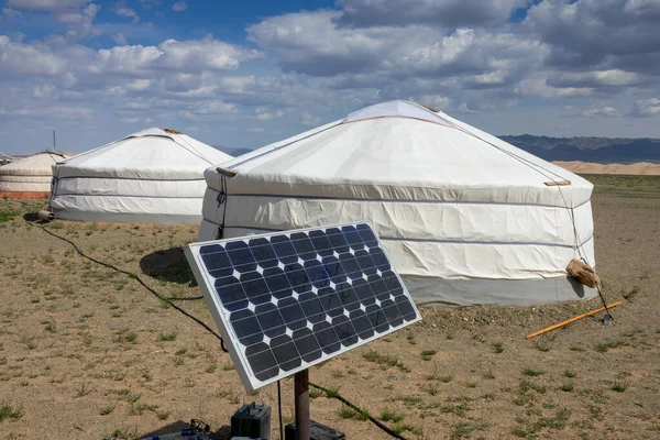 Mongolský stan ger a solární panel — Stock fotografie