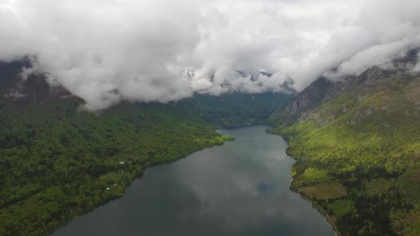 Widok Lotu Ptaka Bohinjsko Jezero Między Górami Słowenii Wiosną — Wideo stockowe