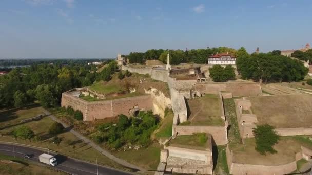 セルビア 4Kのベオグラードの街並みやKalemegdan要塞の空中ビュー — ストック動画