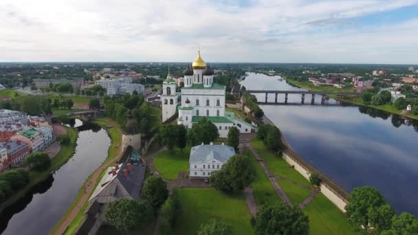 Luchtfoto Van Pskov Kremlin Trinity Cathedral Kerk Rusland — Stockvideo