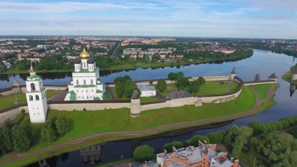 Vista Aérea Del Kremlin Pskov Iglesia Catedral Trinidad Rusia — Vídeos de Stock