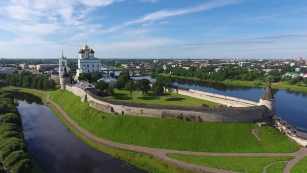 Псковский Кремль Троицкий Собор Россия — стоковое видео