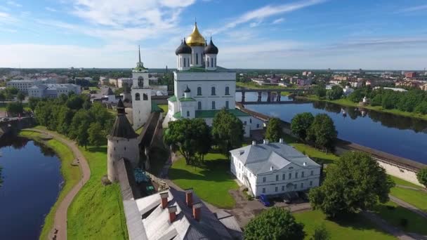 Pskov Kremlin Trinity Katedrali Nin Havadan Görünüşü Rusya — Stok video