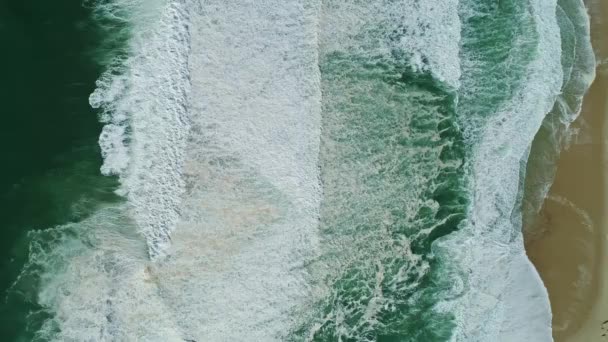 Luftaufnahme Von Meereswellen Und Sandstrand Der Atlantikküste Portugal — Stockvideo