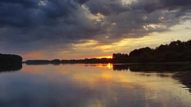 Vacker Morgon Flod Landskap Gryningen Zooma Timelapse — Stockvideo