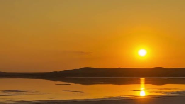 Чудовий Пейзаж Заходом Сонця Над Солоним Озером Чокрак Криму — стокове відео