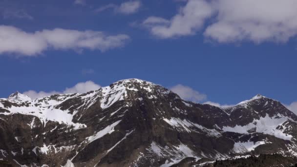 Nubes Sobre Las Cimas Montañas Nevadas Los Alpes — Vídeos de Stock