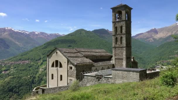 Ландшафт Панорами Старою Церквою Біля Озера Комо Між Горами Італії — стокове відео
