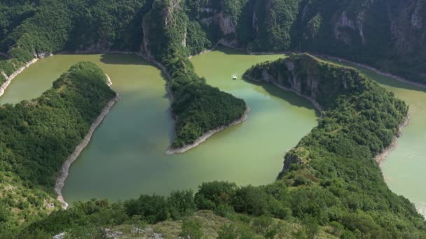 Kayalık Nehir Uvac Hava Güneşli Güneybatı Sırbistan — Stok video