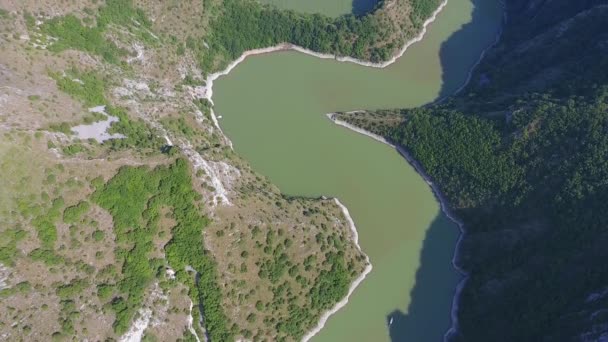 Vista Aerea Inclinata Dei Meandri Presso Gola Rocciosa Del Fiume — Video Stock