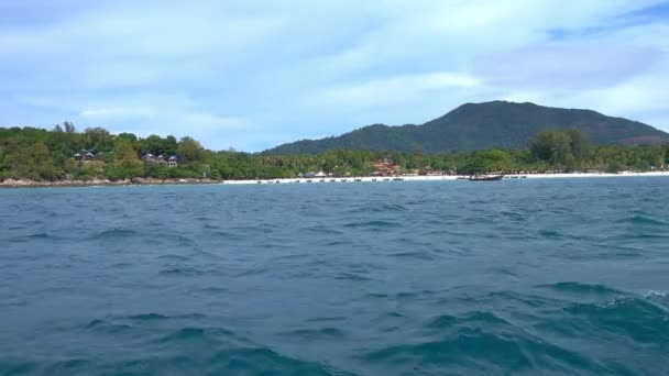 タイのコリペ島にリゾート付きの美しい海のビーチ — ストック動画