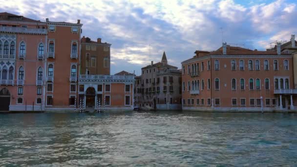 Старі Будинки Канал Гранде Венеції Увечері Італія — стокове відео