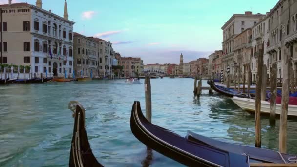 Pohled Grand Canal Most Rialto Benátkách Při Západu Slunce — Stock video