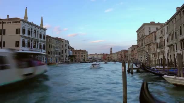 Utsikt Över Canal Grande Och Rialtobron Venedig Vid Solnedgången Timelapse — Stockvideo