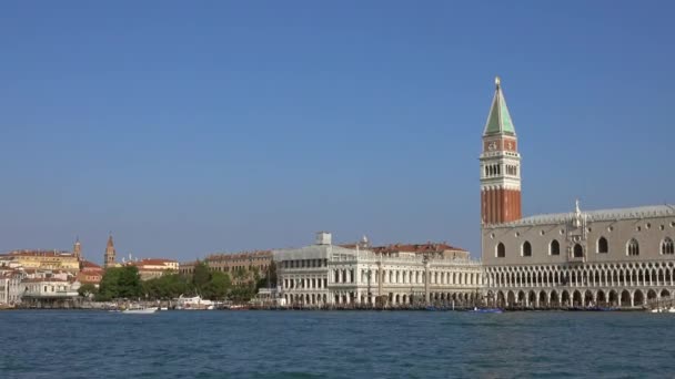Uitzicht Doge Paleis Campanile Piazza San Marco Venetië Vanaf Boot — Stockvideo