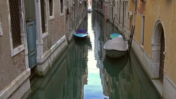 Casas Antigas Canal Estreito Veneza Itália — Vídeo de Stock