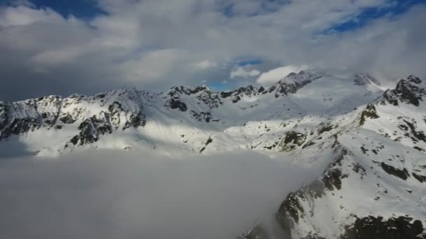 Bulutlarda Karla Kaplı Dağların Manzarası Adamello Brenta Daki Hava Manzarası — Stok video